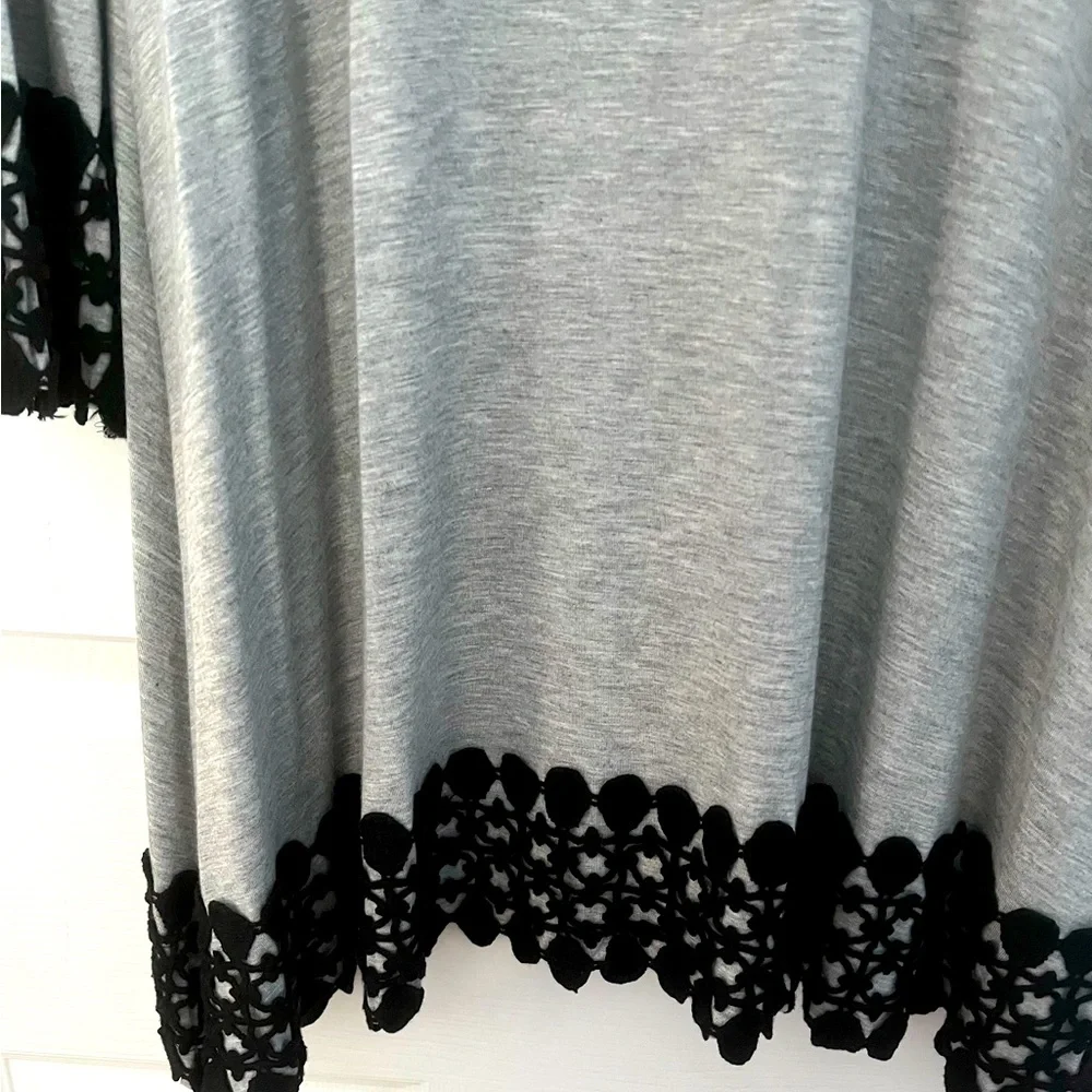 Francesca’s NWT grey knit embroidered comfy dress Size Small
